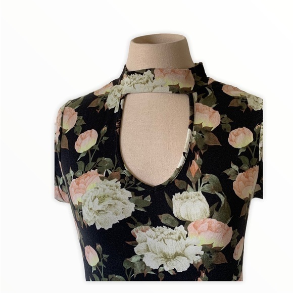 Black with floral pattern mini dress - Picture 3 of 3